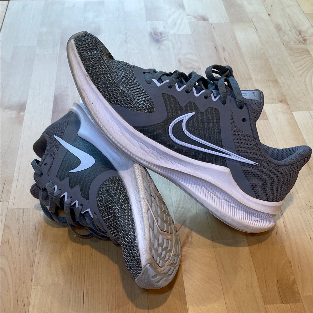 *SOLD* Nike Downshifters in Dark Gray (Womens sz 8.5)